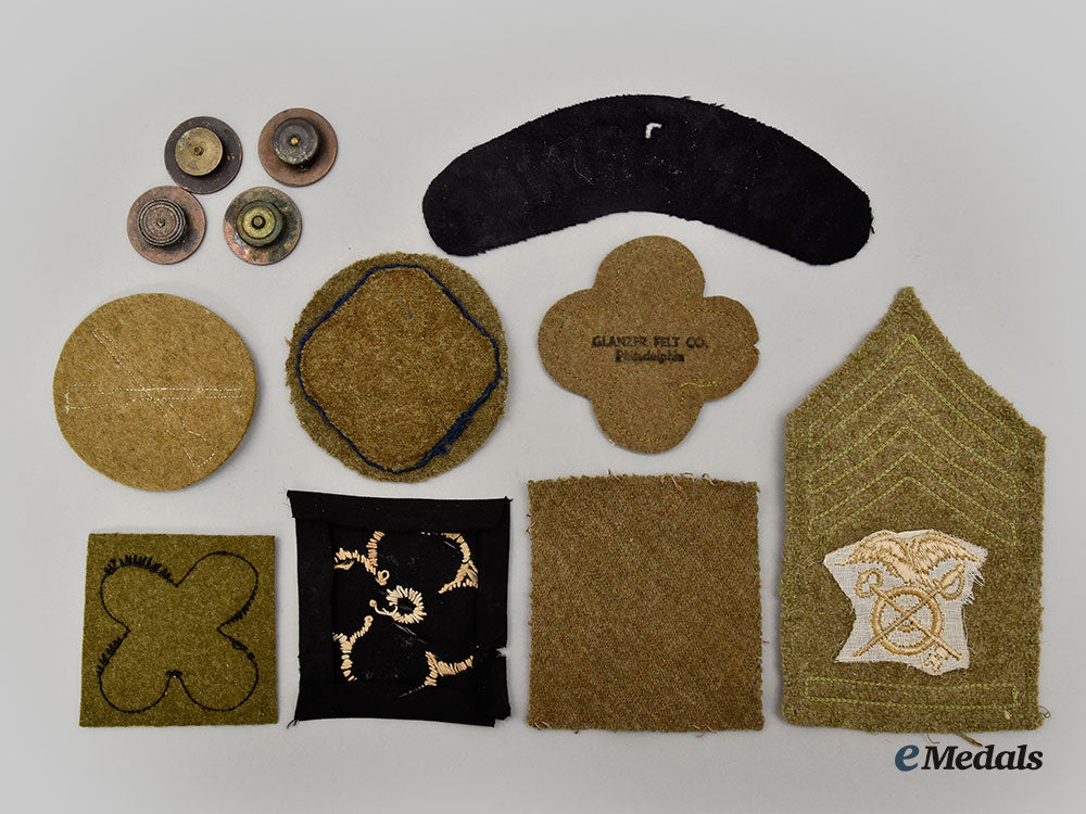 united_states._eight_first_war_aef_insignia_and_four_collar_disks_l22_mnc1320_061