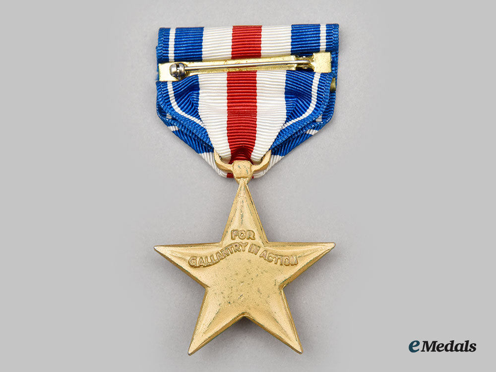 united_states._a_silver_star_with_case,_c.1945_l22_mnc1475_325_1