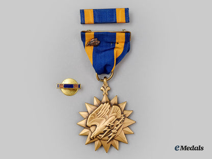 united_states._a_dfc&_air_medal_group,_killed_while_on_a_courier_mission_in_new_guinea,_on_july28,1944_l22_mnc1480_100_1