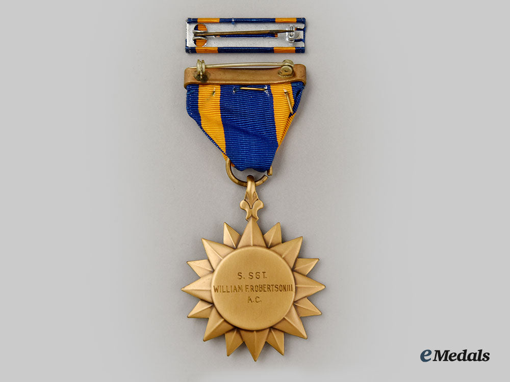 united_states._a_dfc&_air_medal_group,_killed_while_on_a_courier_mission_in_new_guinea,_on_july28,1944_l22_mnc1483_101_1
