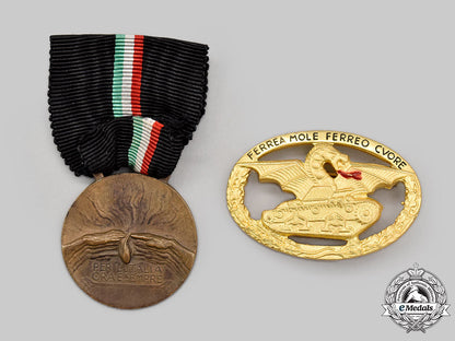 italy,_kingdom._two_medals&_insignia_l22_mnc1490_675