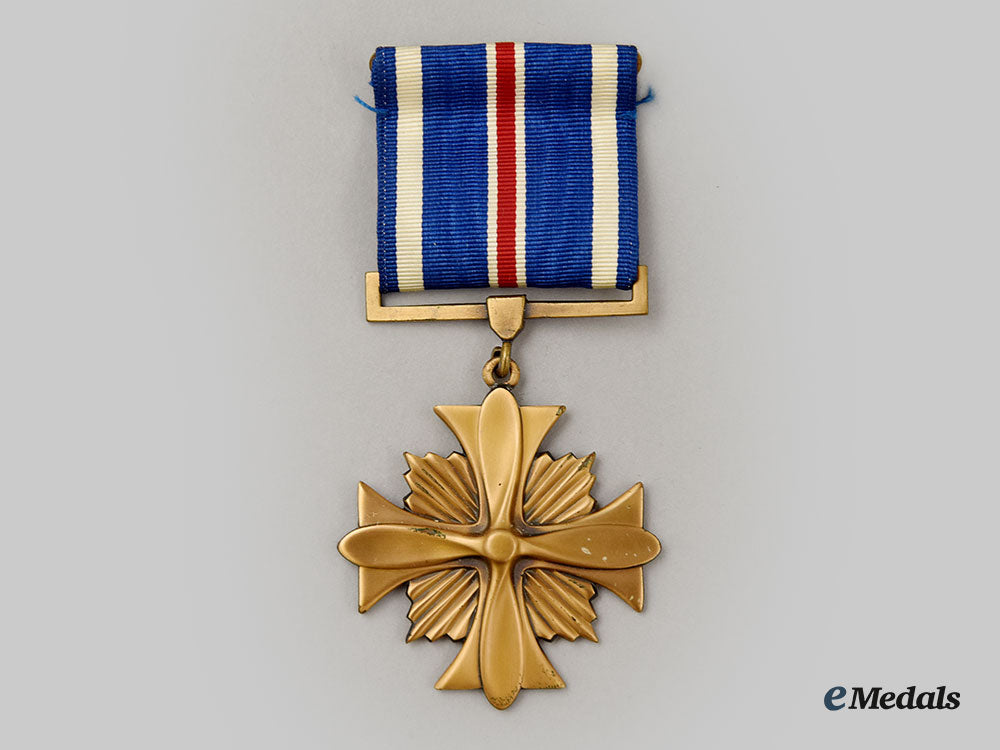 united_states._a_dfc&_air_medal_group,_killed_while_on_a_courier_mission_in_new_guinea,_on_july28,1944_l22_mnc1492_106_1