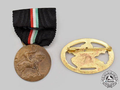 italy,_kingdom._two_medals&_insignia_l22_mnc1494_676