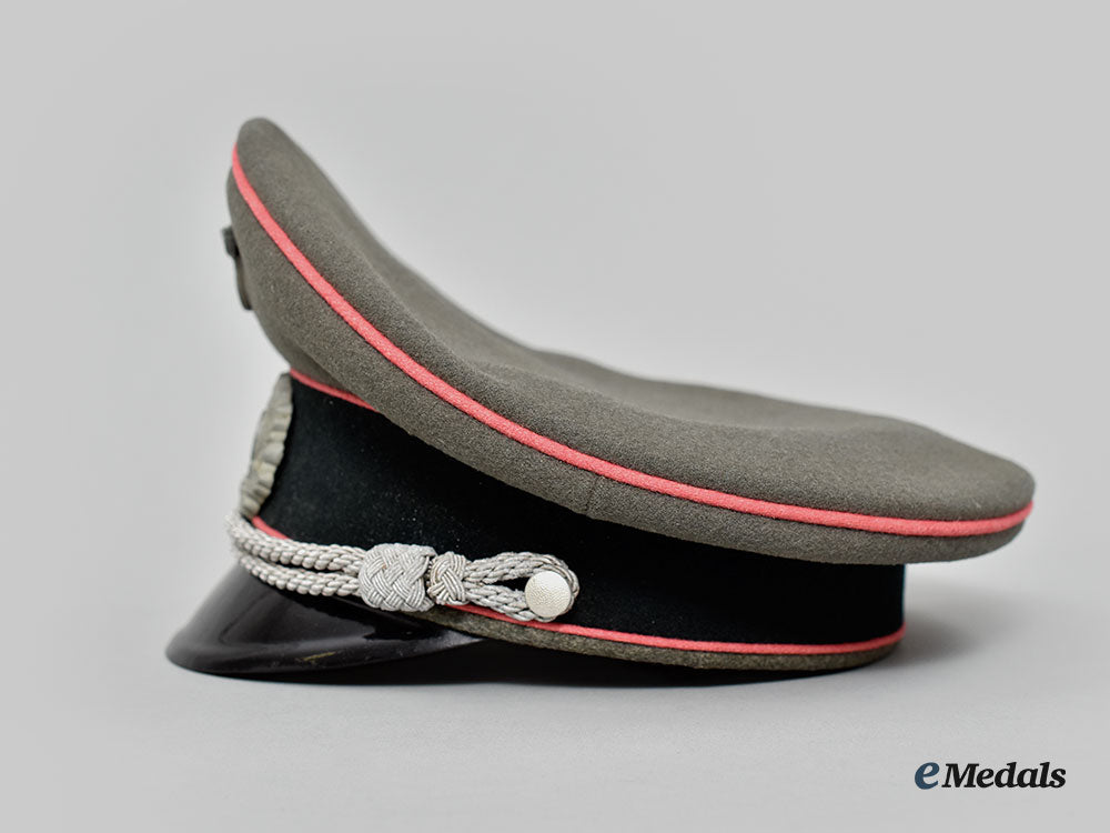germany,_heer._an_armoured_officer’s_visor_cap_l22_mnc1509_114