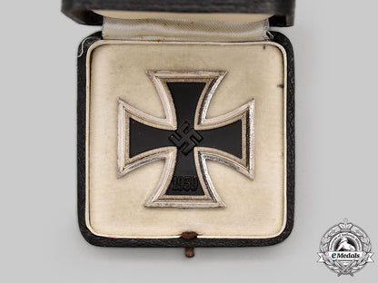 germany,_wehrmacht._a1939_iron_cross_i_class,_with_case,_by_steinhauer&_lück_l22_mnc1524_693