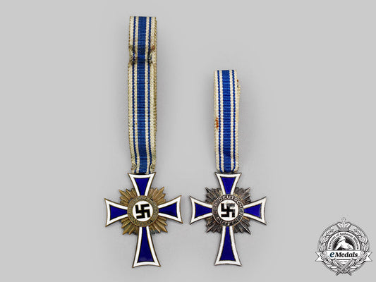 germany,_third_reich._a_pair_of_honour_crosses_of_the_german_mother,_bronze_and_silver_grades_l22_mnc1541_787
