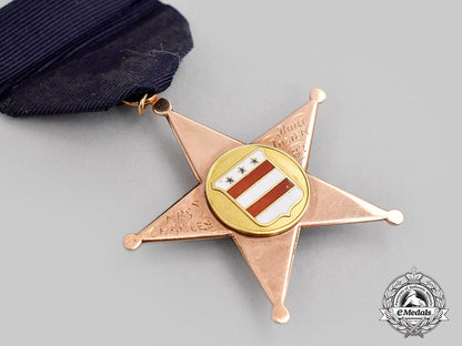united_states._a_national_mary_washington_memorial_association_badge_in_gold_to_mrs._charles_burt_tozier_l22_mnc1544_114_1