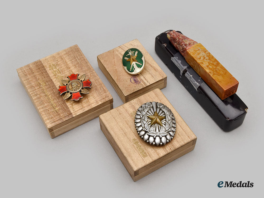 japan,_empire._three_insignia&_marble_hand_carved_stamp_l22_mnc1589_399_1