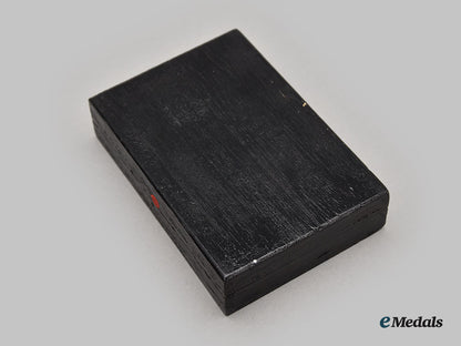 japan,_empire._a_lot_of_medals&_decoration_cases_l22_mnc1628_415_1