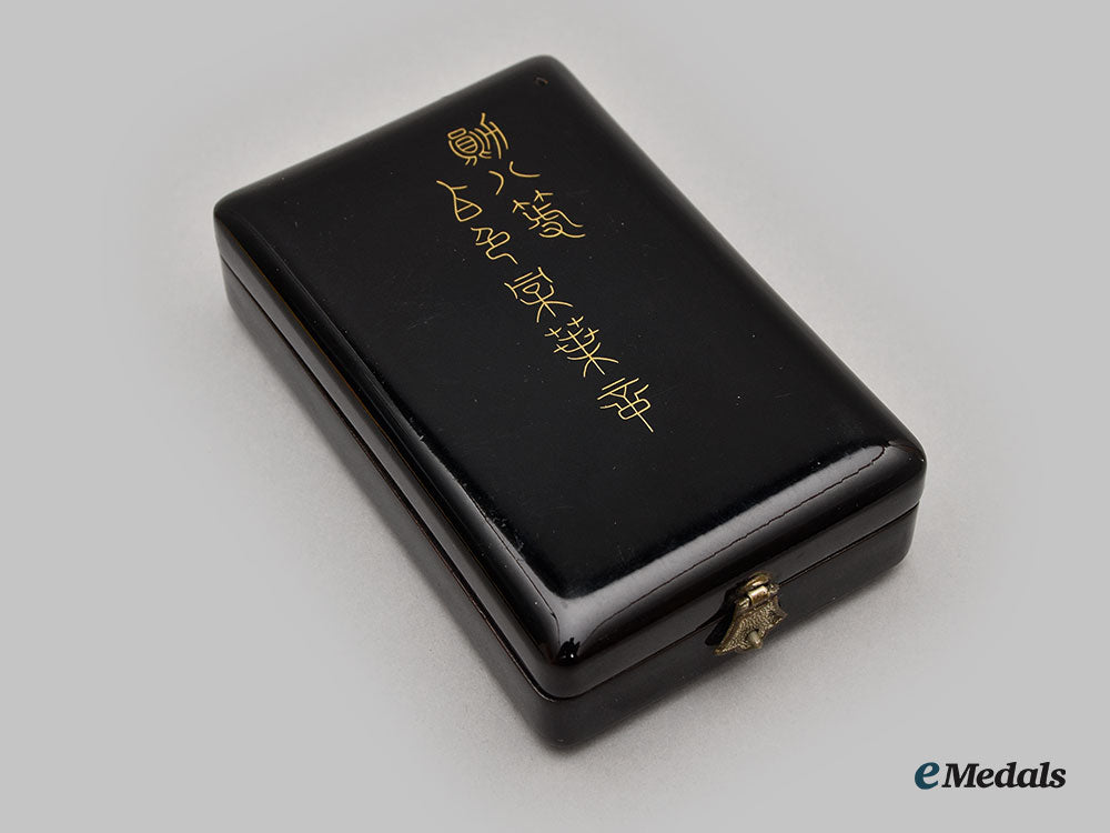 japan,_empire._a_lot_of_medals&_decoration_cases_l22_mnc1630_417_1