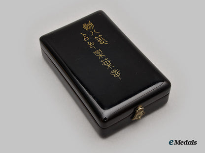 japan,_empire._a_lot_of_medals&_decoration_cases_l22_mnc1630_417_1