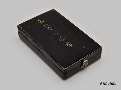 japan,_empire._a_lot_of_medals&_decoration_cases_l22_mnc1634_421_1