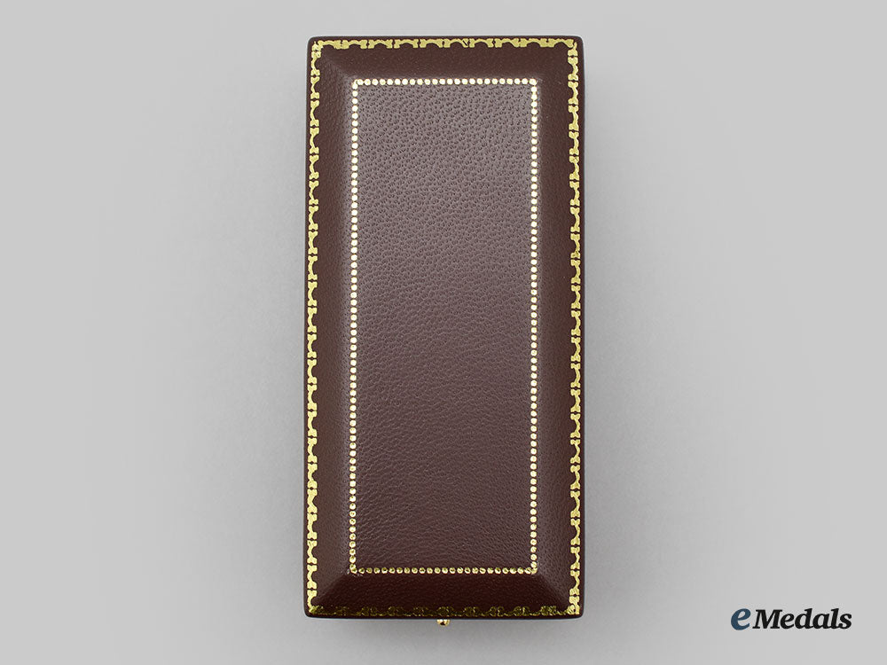 united_kingdom._a_limited_edition_replica_victoria_cross_by_hancocks&_co._of_london,_number445_of1352_l22_mnc1635_179_1