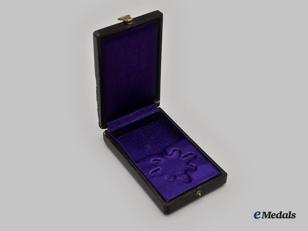 japan,_empire._a_lot_of_medals&_decoration_cases_l22_mnc1635_422_1