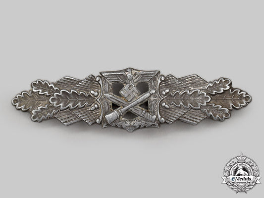 germany,_wehrmacht._a_close_combat_clasp,_silver_grade,_by_friedrich_linden_l22_mnc1637_729_1_1_1_1