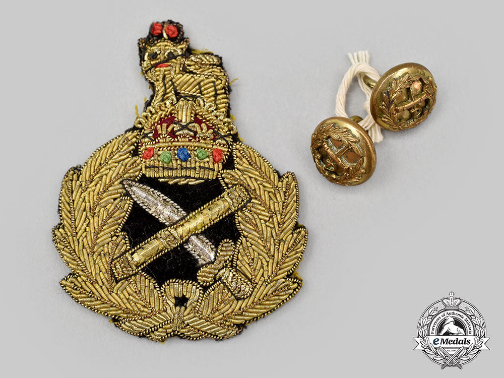 united_kingdom._an_army_general_officer's_cap_badge_and_buttons_l22_mnc1651_815