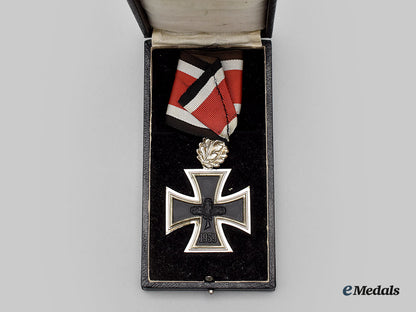 germany,_federal_republic._a_knight’s_cross_of_the_iron_cross_with_oak_leaves_and_case,1957_version_l22_mnc1674_198_1