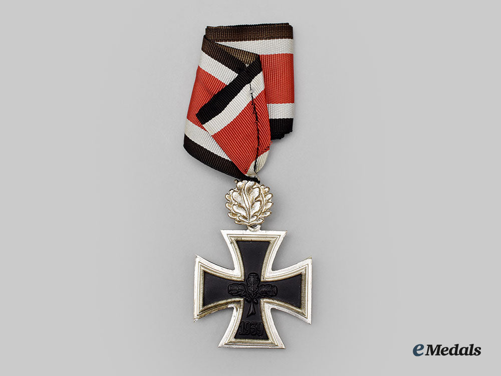 germany,_federal_republic._a_knight’s_cross_of_the_iron_cross_with_oak_leaves_and_case,1957_version_l22_mnc1676_200_1