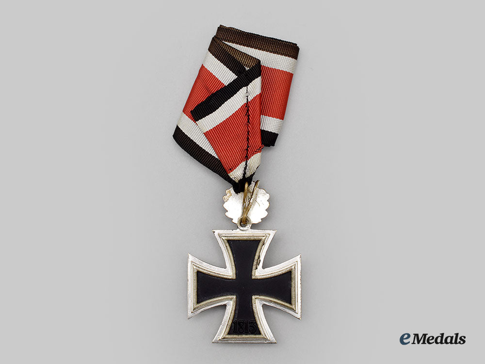 germany,_federal_republic._a_knight’s_cross_of_the_iron_cross_with_oak_leaves_and_case,1957_version_l22_mnc1680_202_1