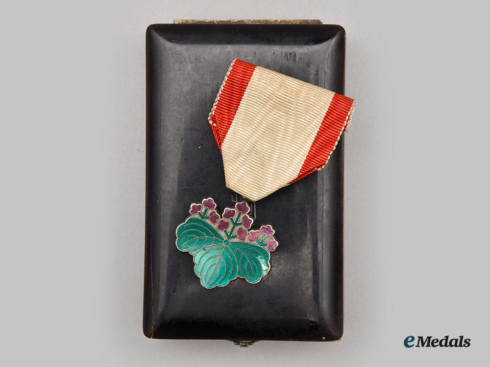 japan,_empire._a_large_lot_of_the_order_of_the_rising_sun_l22_mnc1714_560_1