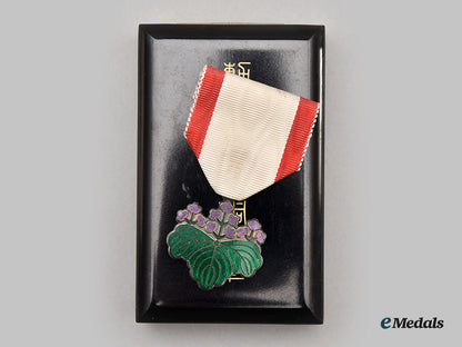 japan,_empire._a_large_lot_of_the_order_of_the_rising_sun_l22_mnc1731_564_1