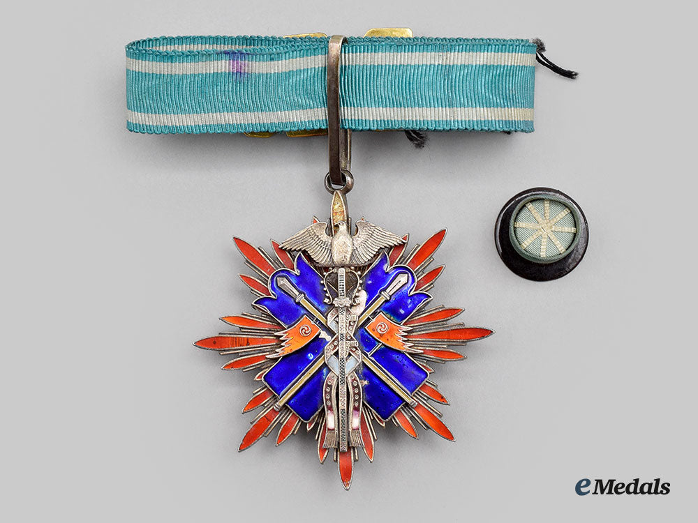 japan,_empire._an_order_of_the_golden_kite,_iii_class,_cased_l22_mnc1738_285