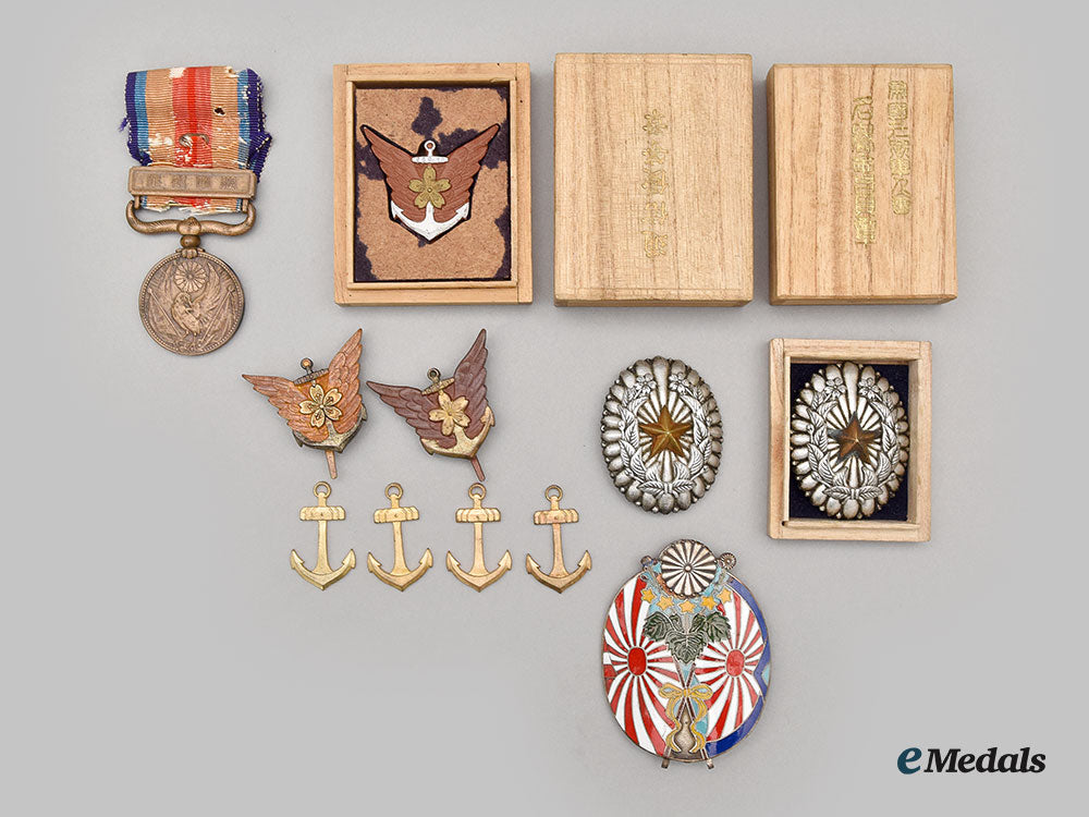japan,_empire._a_lot_of_medals_and_insignia_l22_mnc1763_569