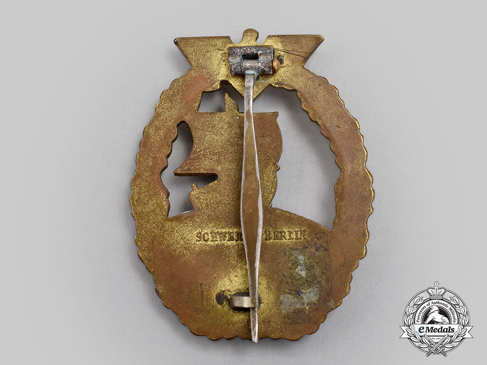 germany,_kriegsmarine._an_auxiliary_cruiser_war_badge,_by_schwerin_l22_mnc1764_212