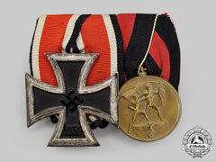 Germany, Wehrmacht. A Parade-Mounted Medal Bar