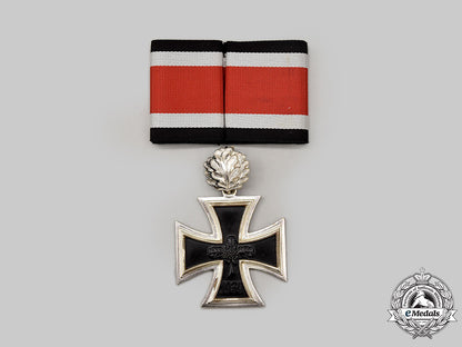 germany,_federal_republic._a_knight’s_cross_of_the_iron_cross_with_oak_leaves,1957_version,_with_case_l22_mnc1831_800_1