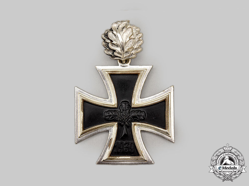 germany,_federal_republic._a_knight’s_cross_of_the_iron_cross_with_oak_leaves,1957_version,_with_case_l22_mnc1832_801_1
