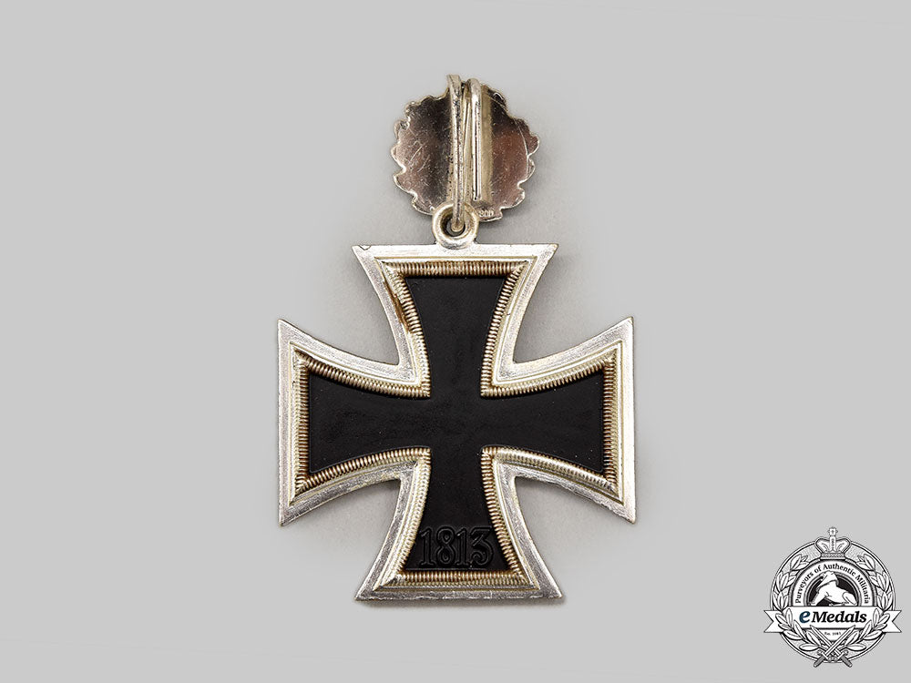 germany,_federal_republic._a_knight’s_cross_of_the_iron_cross_with_oak_leaves,1957_version,_with_case_l22_mnc1835_802_1