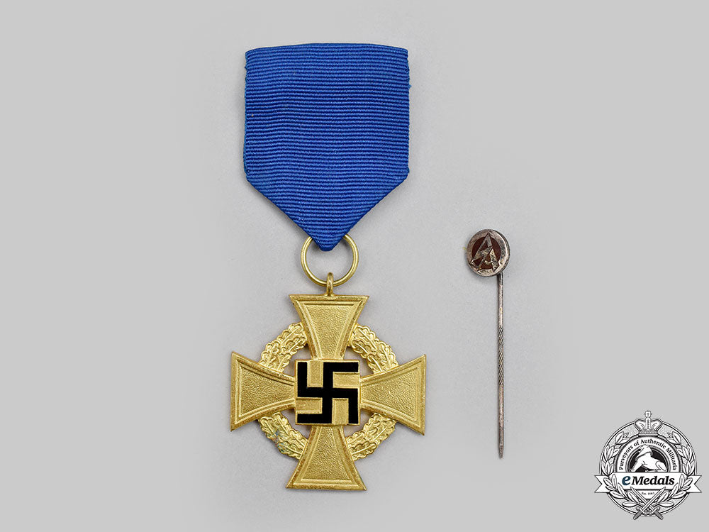 germany,_third_reich._pair_of_decorations_l22_mnc1849_926