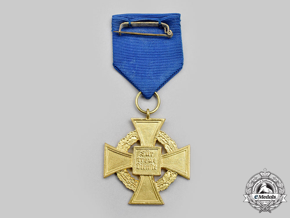 germany,_third_reich._pair_of_decorations_l22_mnc1852_927