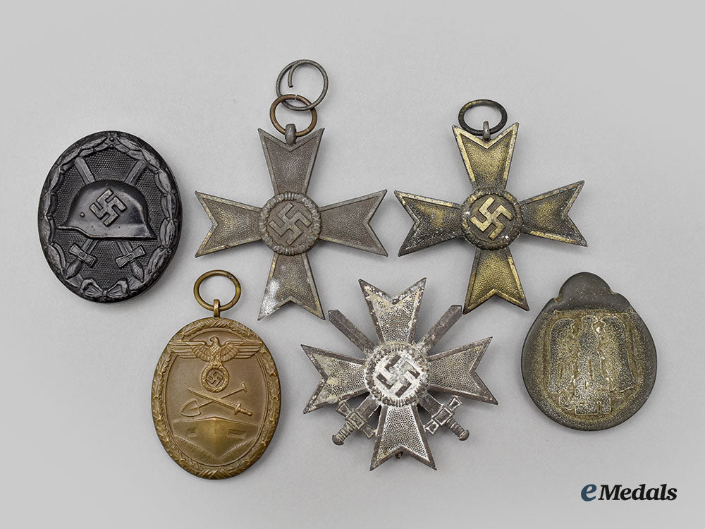 germany,_wehrmacht._a_mixed_lot_of_service_decorations_l22_mnc1901_300