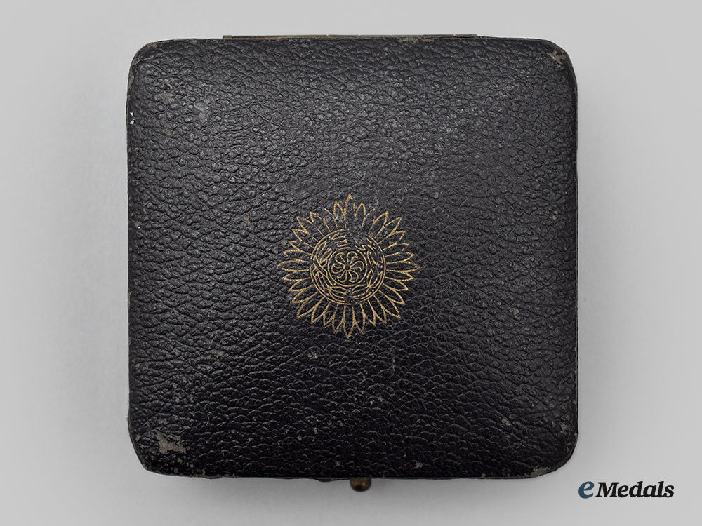 germany,_wehrmacht._an_eastern_peoples_merit_decoration,_i_class_gold_grade_with_case,_by_wächtler&_lange_l22_mnc1924_306