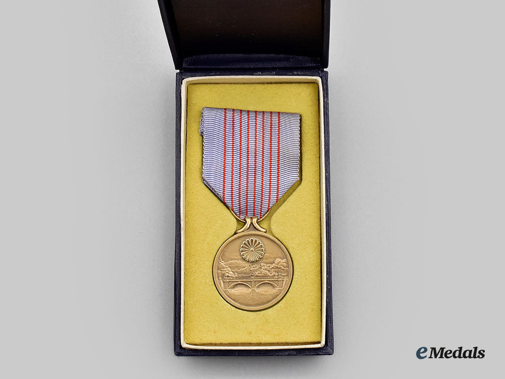 japan,_empire._a2600_th_national_anniversary_medal1940,_cased_with_award_document_l22_mnc1928_354_1