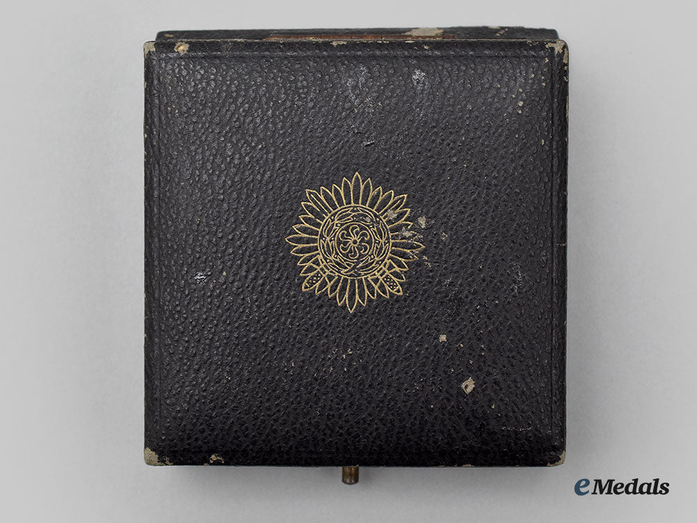 germany,_wehrmacht._an_eastern_peoples_bravery_decoration,_i_class_gold_grade_with_case_l22_mnc1933_312