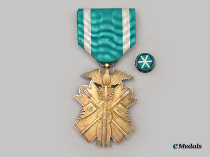japan,_empire._a_lot_of_three_orders_of_the_golden_kite,_vii_class_silver_badge_l22_mnc1940_541