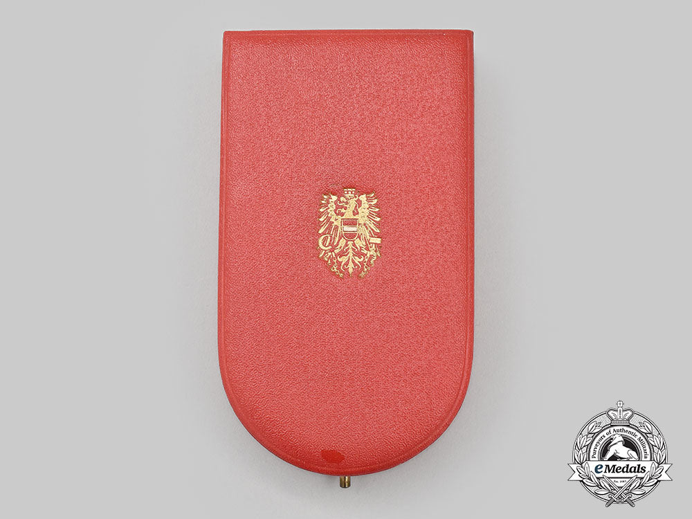 austria,_republic._austria,_republic._an_honour_badge_for_merit_of_the_republic_of_austria,_class9_l22_mnc1943_963