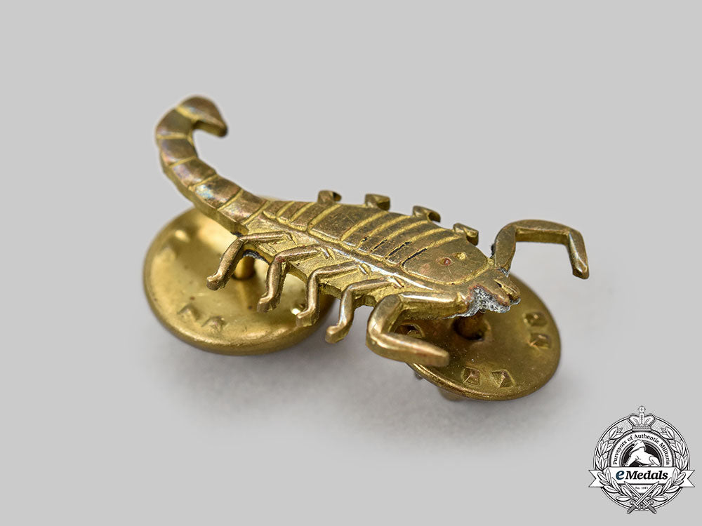 united_kingdom._a_north_african_theatre_long_range_desert_lapel_pin,_c.1944_l22_mnc1945_834_1