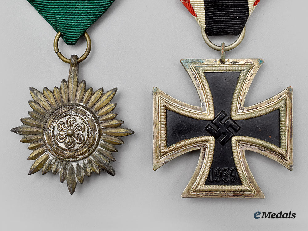 germany,_wehrmacht._a_pair_of_service_decorations_l22_mnc1950_323