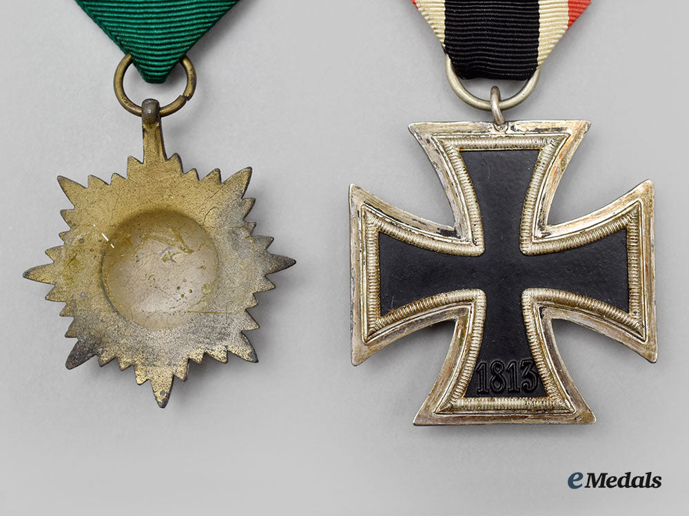 germany,_wehrmacht._a_pair_of_service_decorations_l22_mnc1953_325