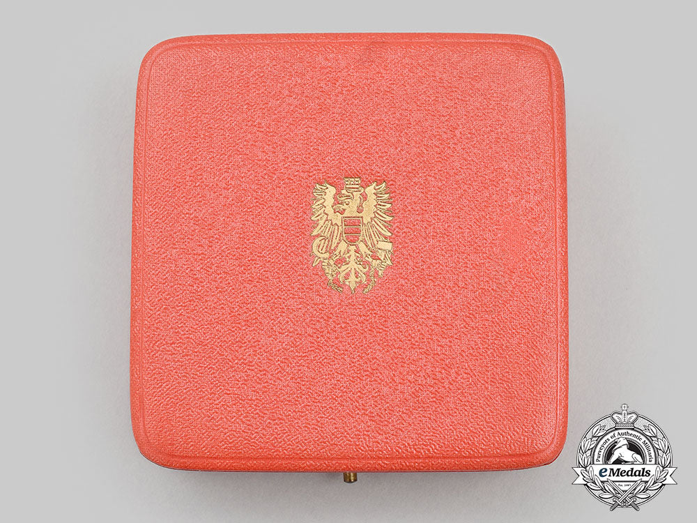 austria,_republic._austria,_republic._an_honour_badge_for_merit_of_the_republic_of_austria,_class8_l22_mnc1958_969