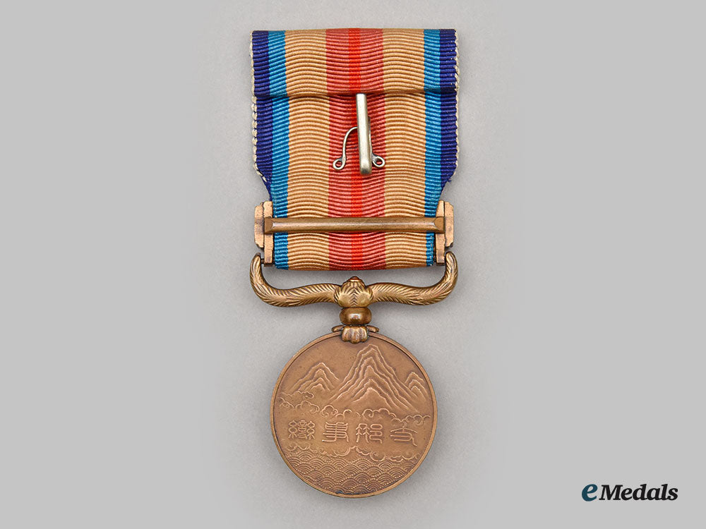 japan,_empire._a_pair_of_two_japan_china_incident_war_medals_l22_mnc1966_550_1