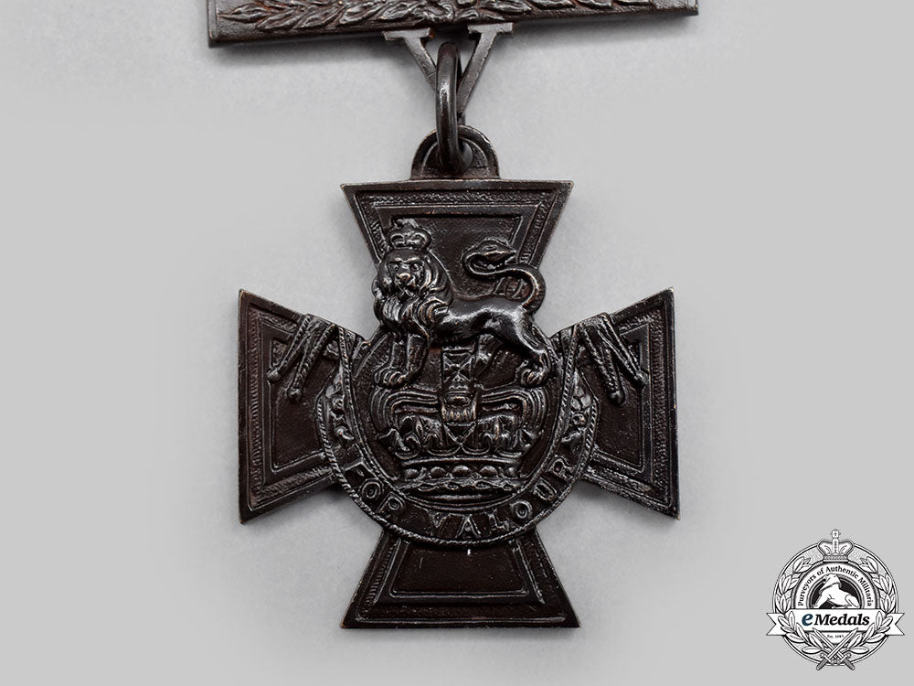 united_kingdom._limited_edition_replica_victoria_cross_by_hancocks&_co._of_london,_number419_of1352_l22_mnc1968_004_1