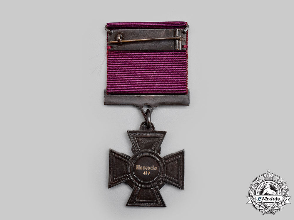 united_kingdom._limited_edition_replica_victoria_cross_by_hancocks&_co._of_london,_number419_of1352_l22_mnc1969_003_1