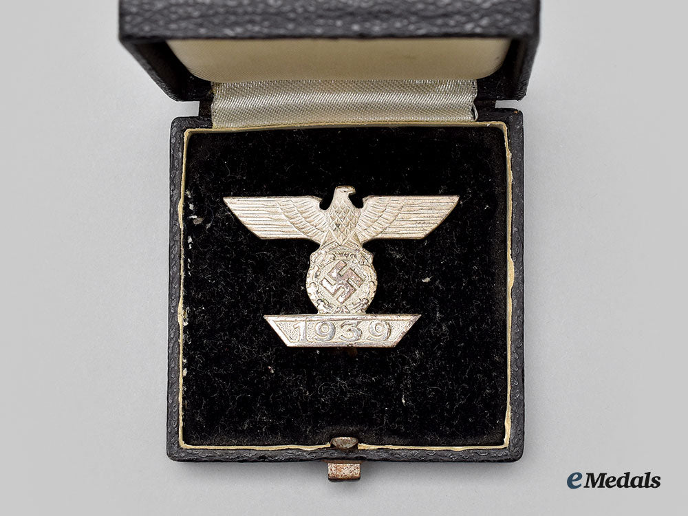 germany,_wehrmacht._a1939_clasp_to_the_iron_cross_i_class,_type_ii_with_case,_by_b.h._mayer_l22_mnc1973_337