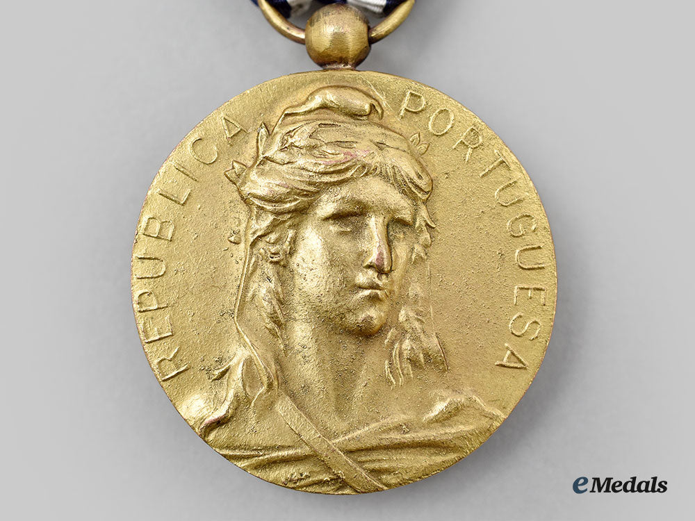 portugal,_republic._a_medal_for_military_valour,_type_vi,_i_class_gold_grade_l22_mnc2021_356_1