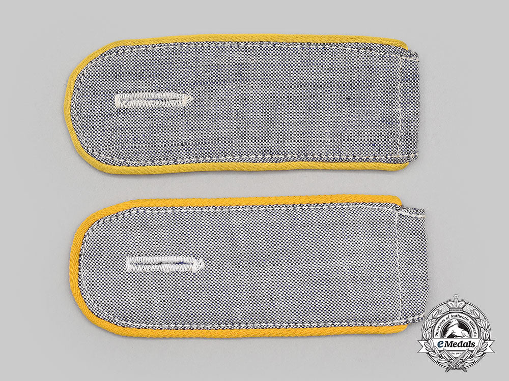 germany,_luftwaffe._a_set_of_flight_personnel_service_shirt_shoulder_straps_l22_mnc2022_000_1_1_1